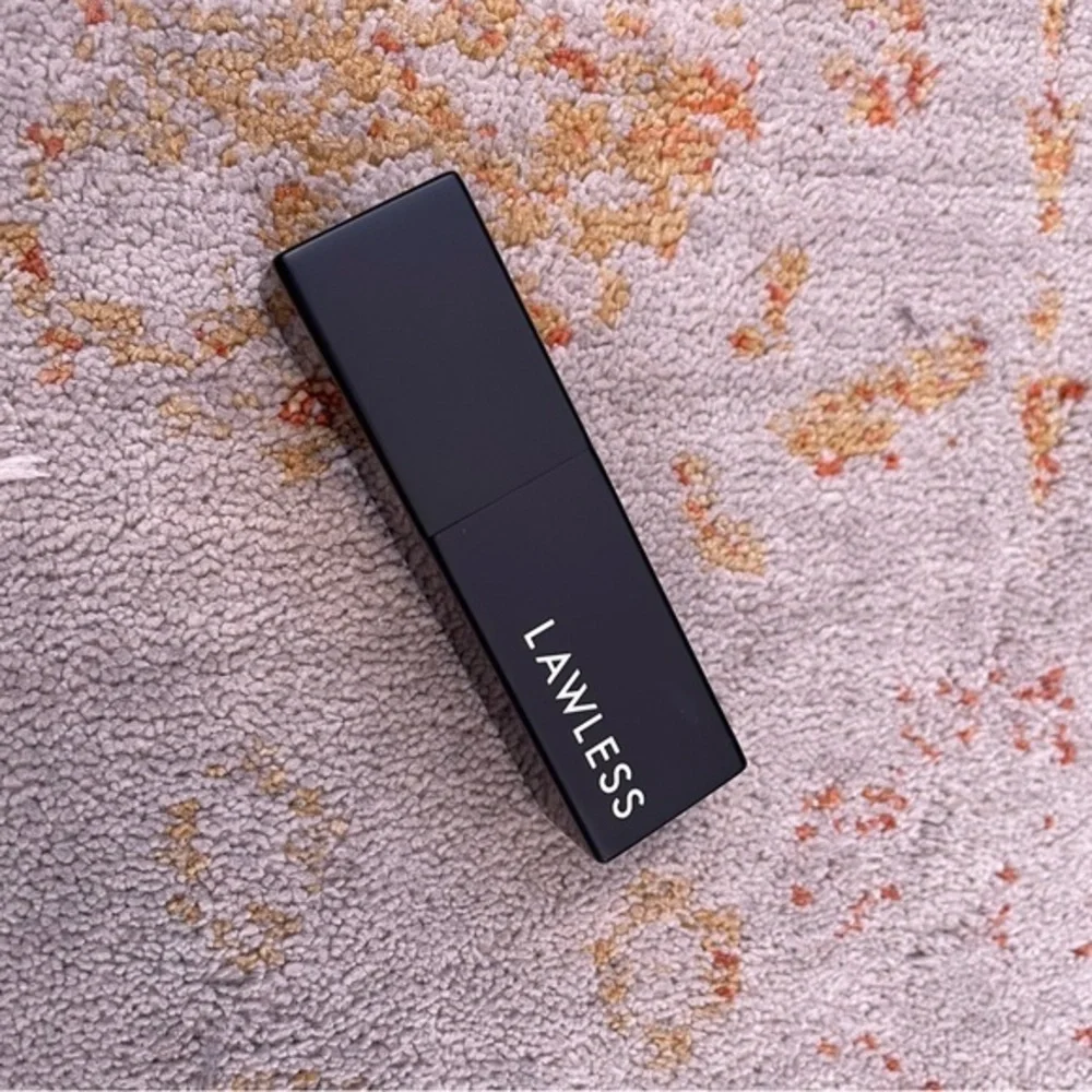 NIB Lawless Fawn‎ Satin Luxe Classic Cream Lipstick